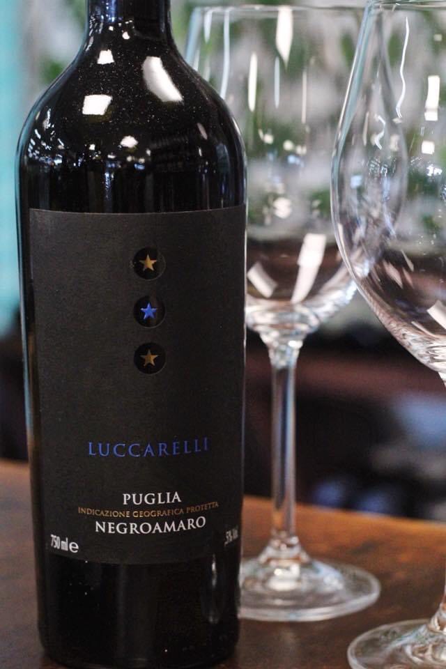 Chai vang Ý Luccarelli Negroamaro