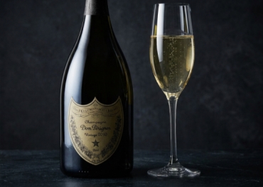 Đánh Giá Champagne Dom Pérignon – Trải Nghiệm Bọt Khí Xa Xỉ (Kèm Tasting Notes Chuyên Sâu)