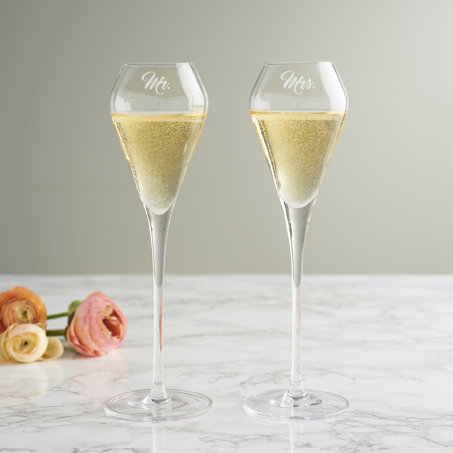 Mr-Mrs-Tulip-Champagne-Flute-Set_-27-03-2021-11-44-48.jpg